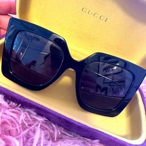 Gucci sunglasses like new💕